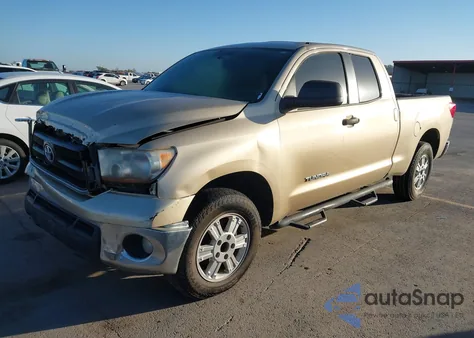 2010 Toyota Tundra Grade 4.6L V8 z USA, uszkodzony, nr VIN 5TFRM5F14AX016168